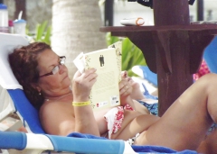 on vacation - N