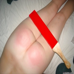 using paddles to punish naughty slaves - N