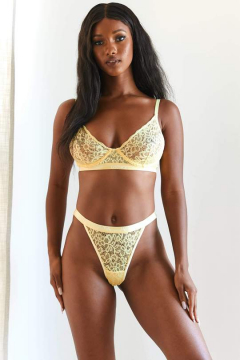 Lingerie models fulfilling their real role. - N