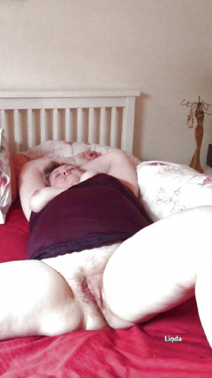 granny shows pussy - N