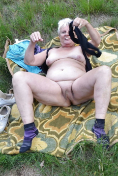 granny shows pussy - N