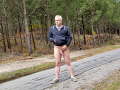 Je suis nudiste et je me balade - N