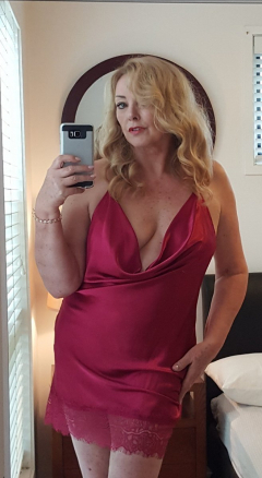 mature and sexy - N