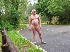 je suis nu sur la route - N