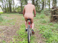 je fais du velo nu - N