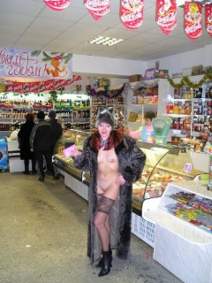 Shopping Nude - N