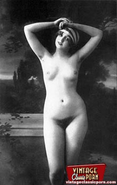 Antique Solo Chicks - N