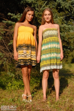 Two hot teen models. - N