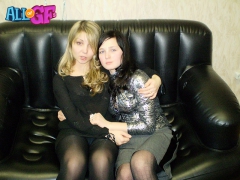 Amateur girlfriend shows nub - N