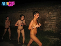 Topless girlfriend public blowjob - N