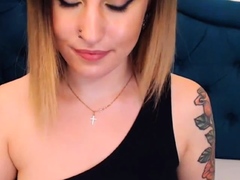 Tattooed Babe Fucks Her Pussy