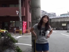 japanese-hottie-pissing