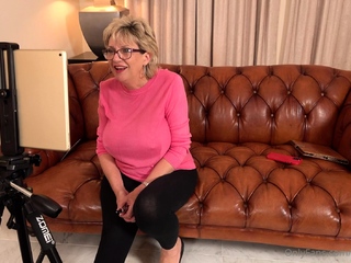Mature blonde granny loves to masturbate her puss
