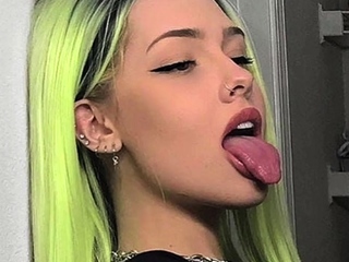 Amateur Webcam Teen Masturbates And Teases