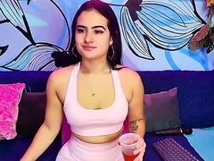 Amateur Webcam Teen Masturbates And Teases