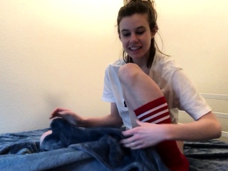 Young amateur teen in solo masturbation getting kinky