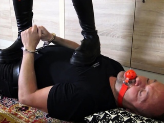 crush feet