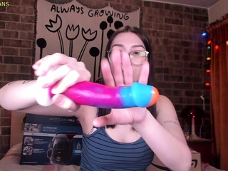 Cute amateur webcam teen girl toying pussy on webcam
