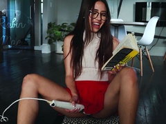 lovely-amateur-teen-brunette-masturbating-outdoor